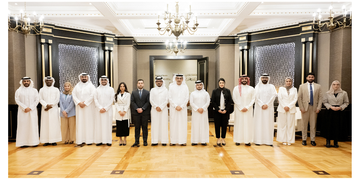لدى لقائه بمنتسبي الدفعة العاشرة.. الرئيس التنفيذي لهيئة المعلومات والحكومة الإلكترونية يؤكد: برنامج رئيس مجلس الوزراء لتنمية الكوادر الحكومية يُجسد الرؤية الطموحة لسمو ولي العهد رئيس مجلس الوزراء في بناء قيادات وطنية قادرة على تحقيق التميّز الحكومي